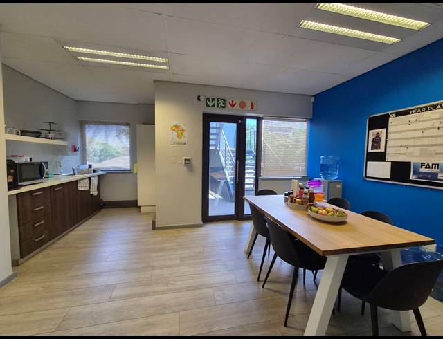 250M² OFFICE TO LET IN VORNA VALLEY